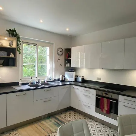 A 350 M De La Plage, Superbe T3 Renove Avec Terrasse Et Jardin, Quartier Calme, Internet Inclus - Fr-1-433-92 Apartment